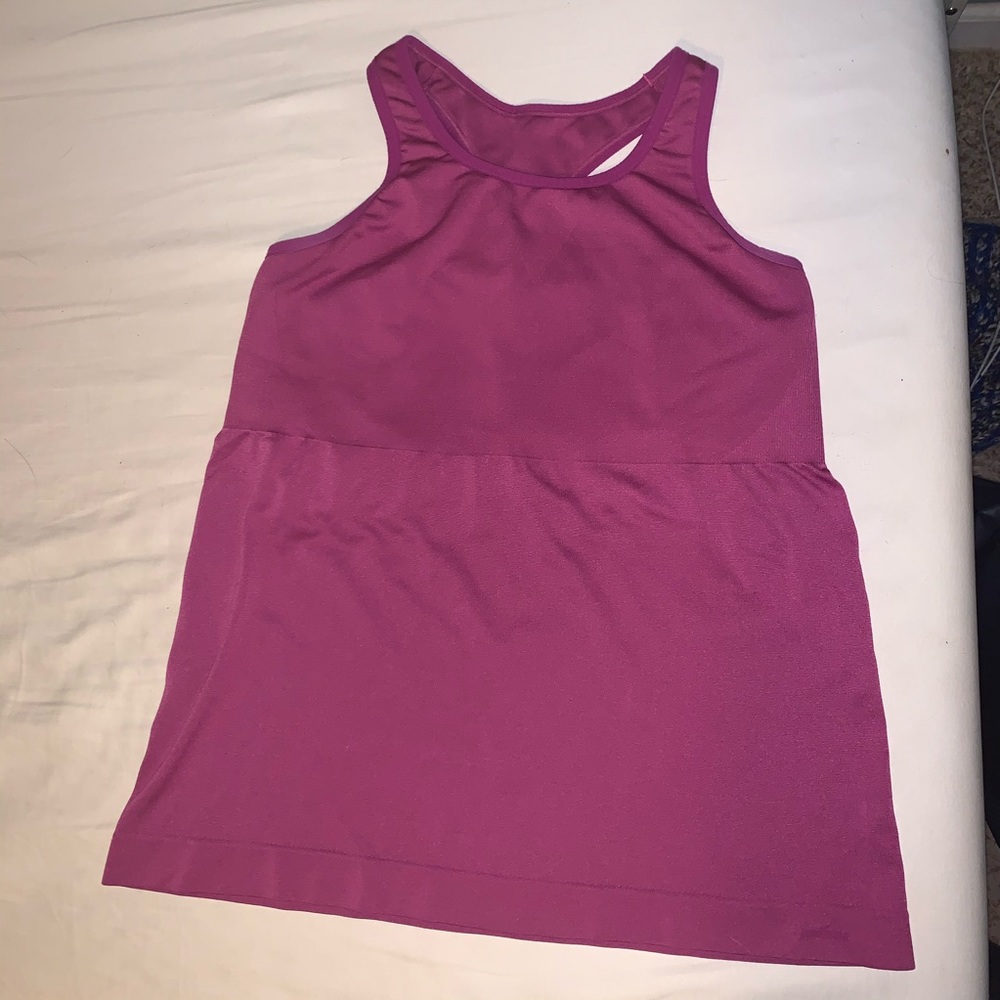 Patagonia Gamut tank top with built in bra. Relaxed fit. Large